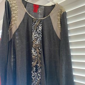 VCristina cute grey and sequined top size L